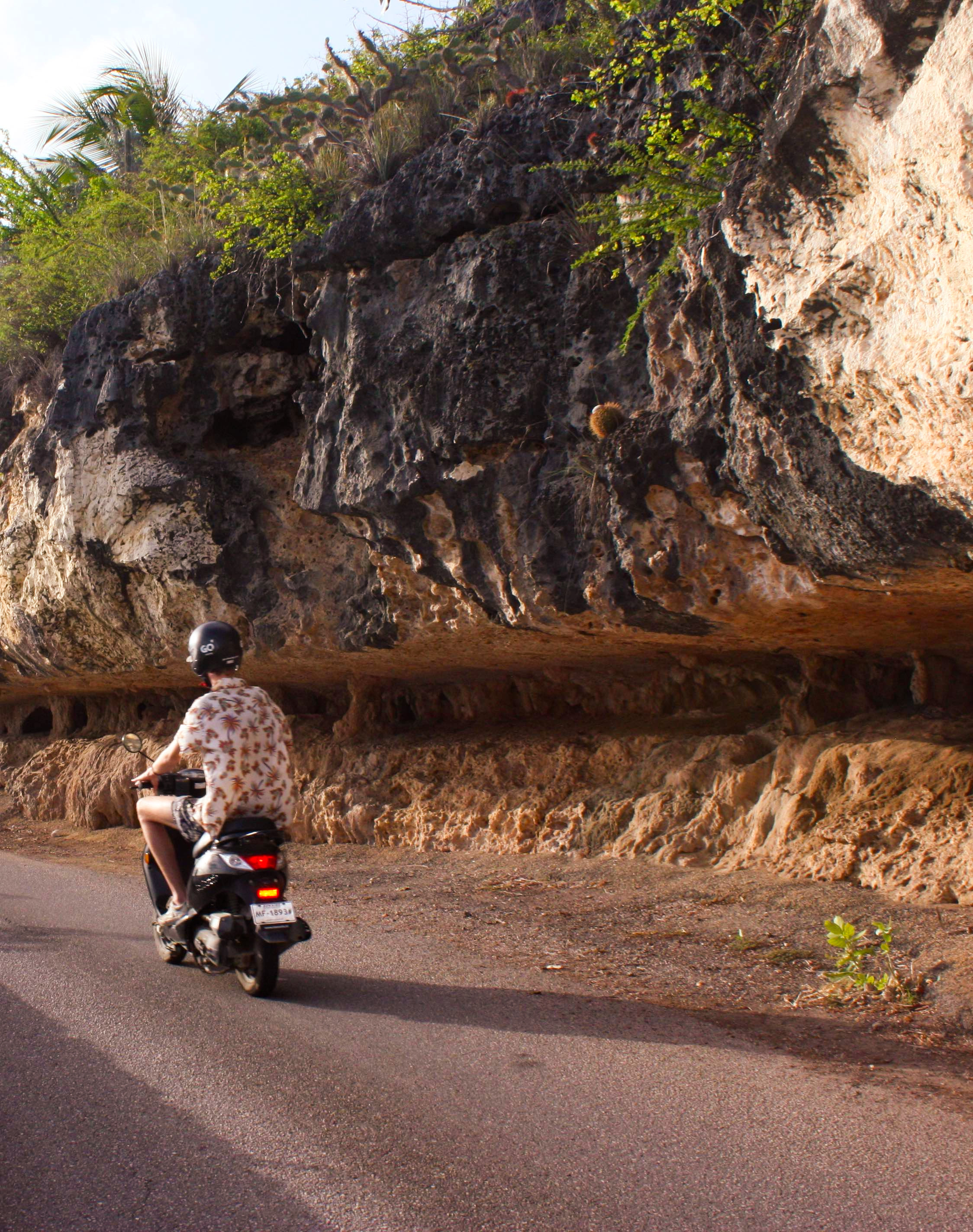 Scooters bij 1000 Steps Bonaire