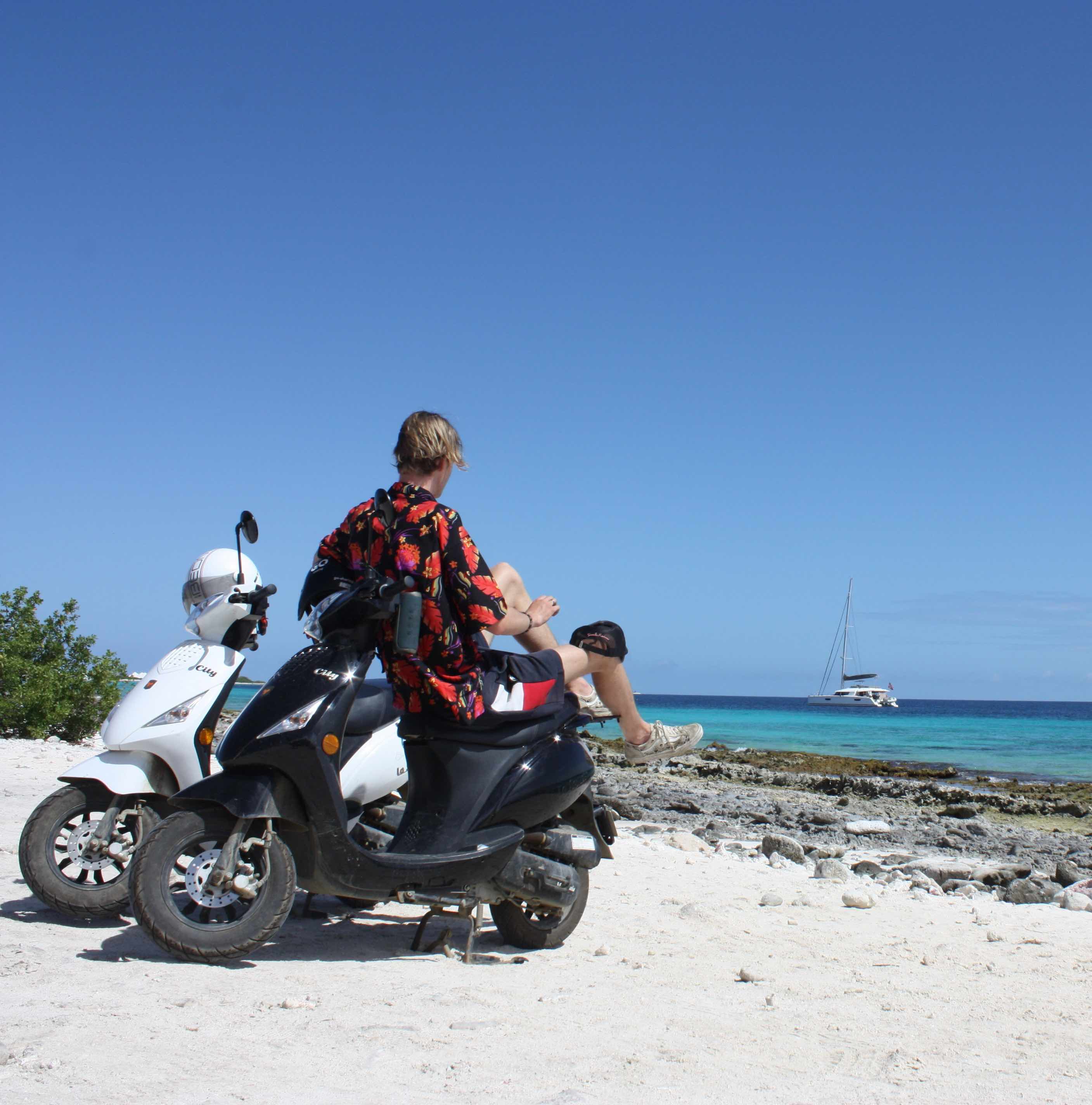 Scooter op strand