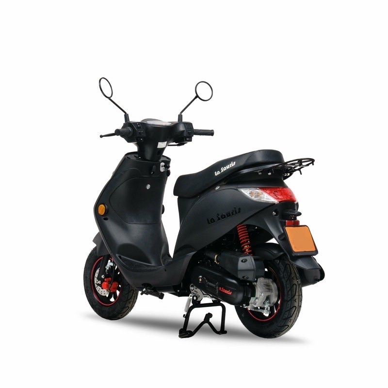 Achterkant mat zwarte scooter